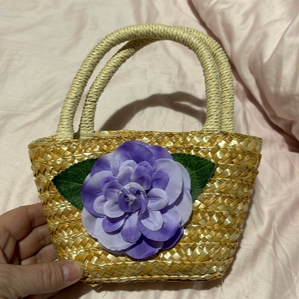 natural straw hand held bag purple oversized flower decor nwot unworn condition